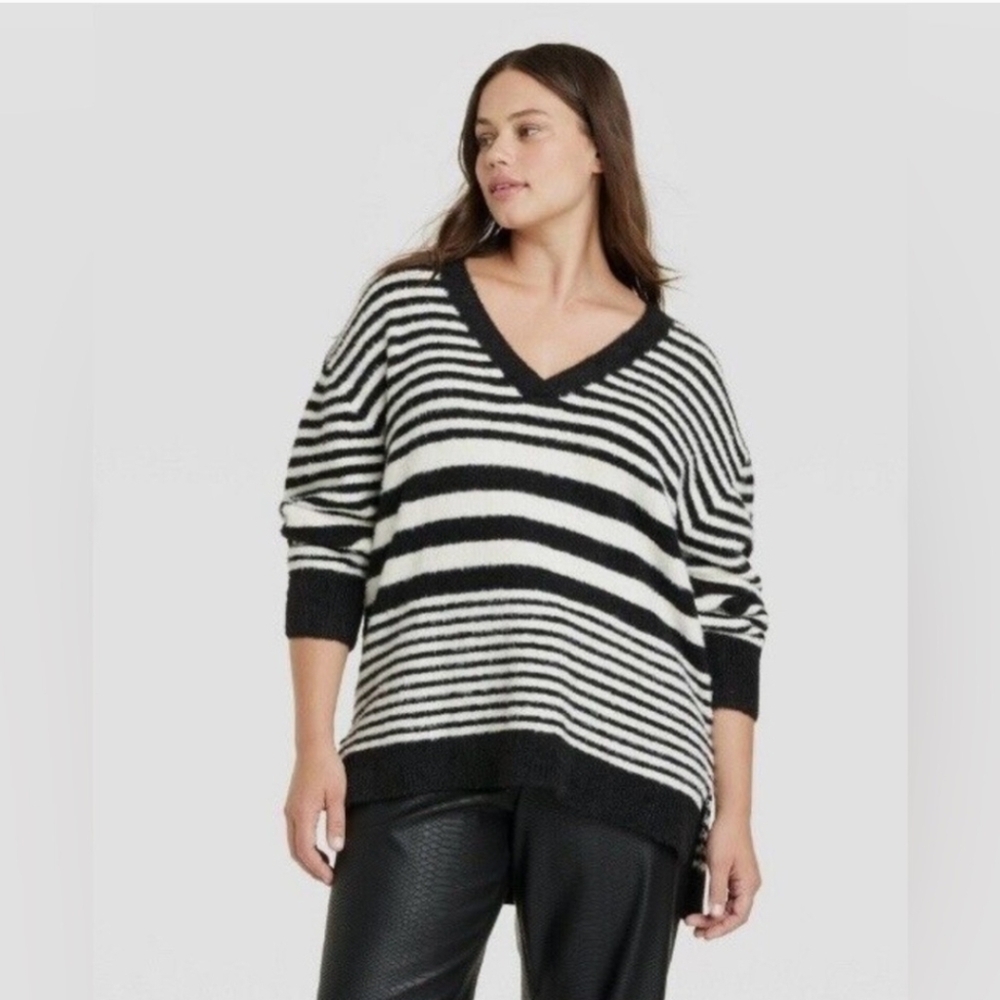 NWT AVA & VIV Plus Size Pullover Sweater Knit Striped Black & White Size:XXL.